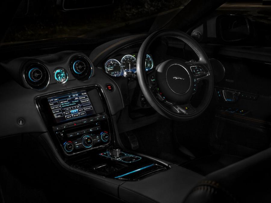  Jaguar XJR 2013 года  (UK) (фото 10 из 10)
